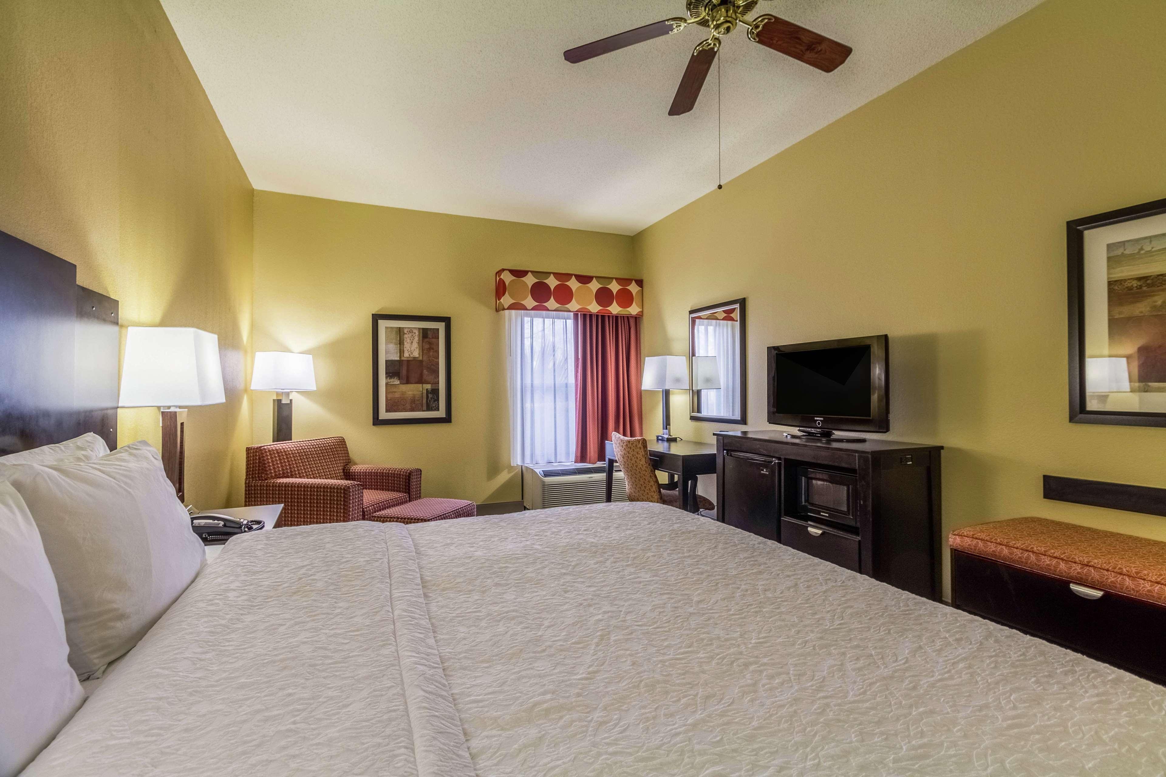 Hampton Inn Клинтон Экстерьер фото