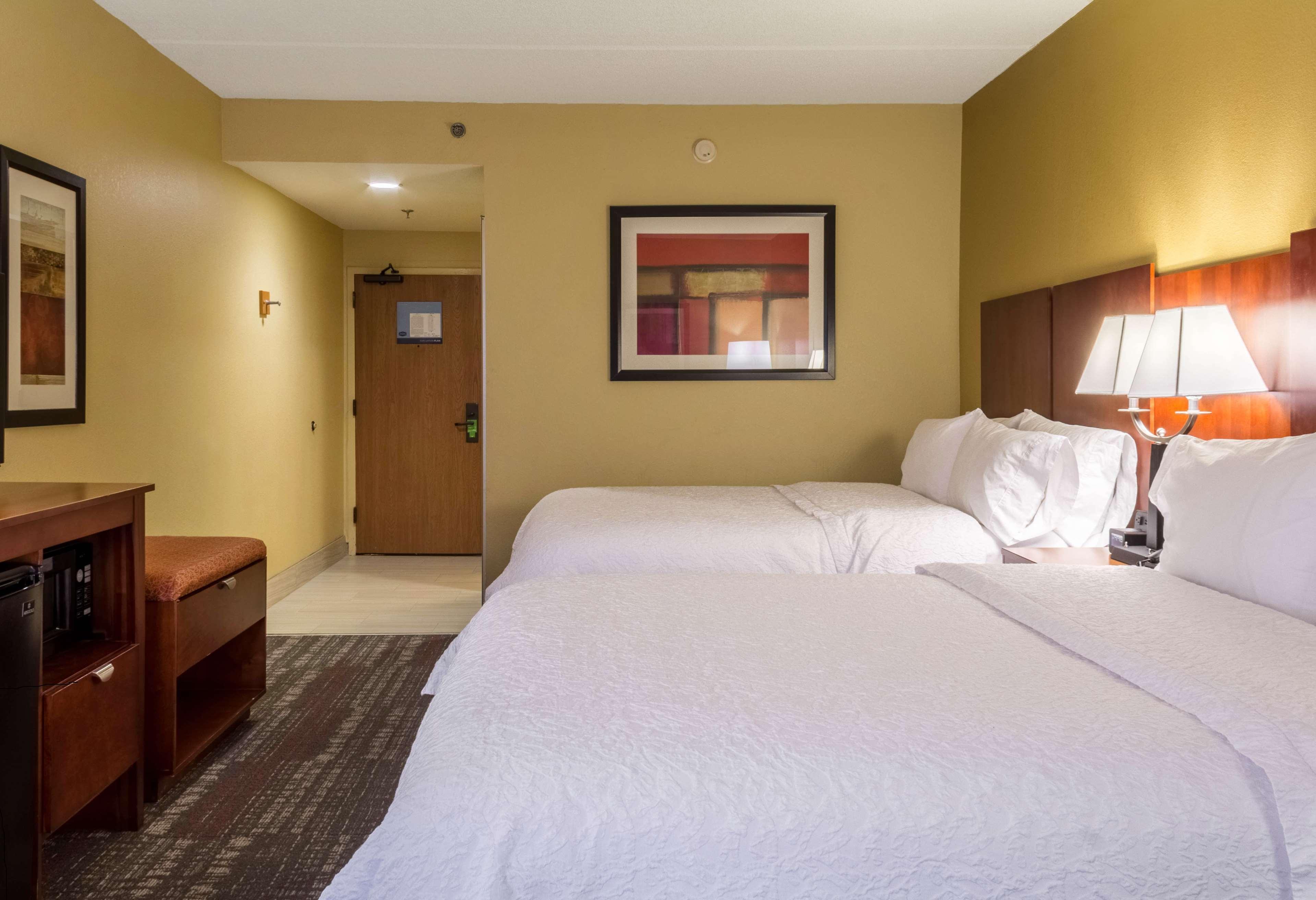 Hampton Inn Клинтон Экстерьер фото