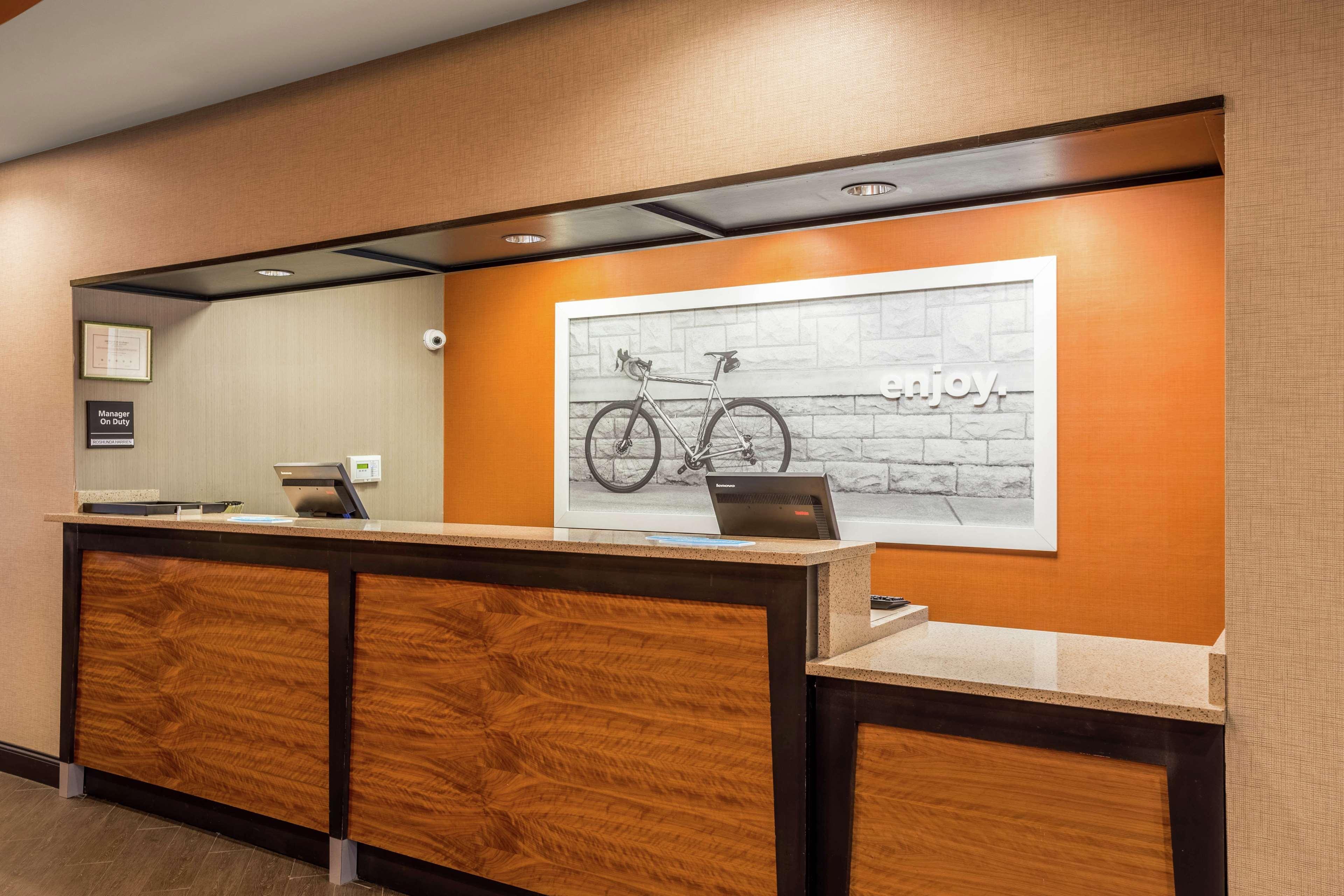 Hampton Inn Клинтон Экстерьер фото