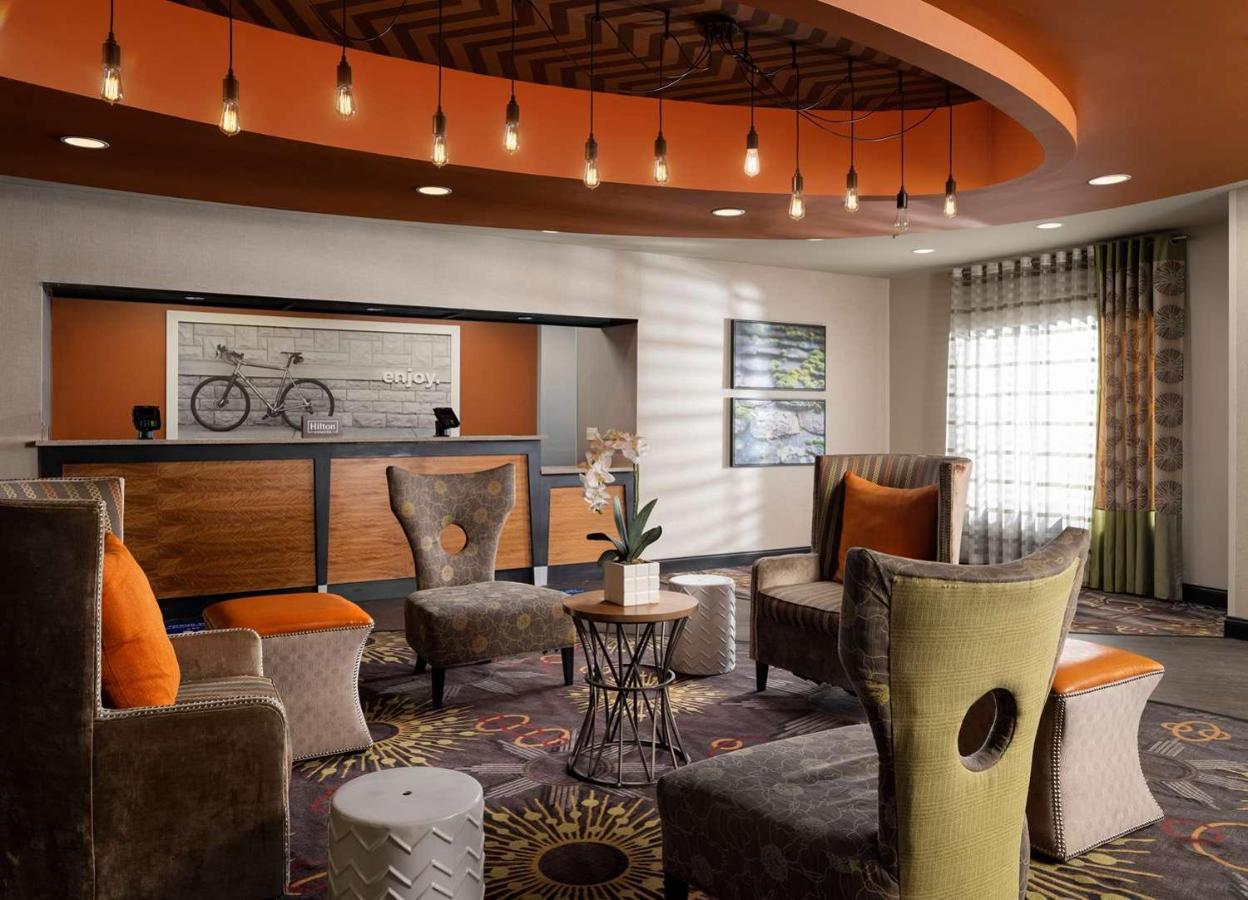 Hampton Inn Клинтон Экстерьер фото