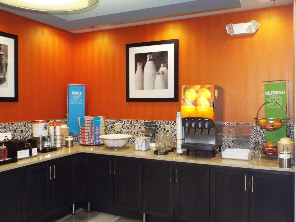 Hampton Inn Клинтон Экстерьер фото