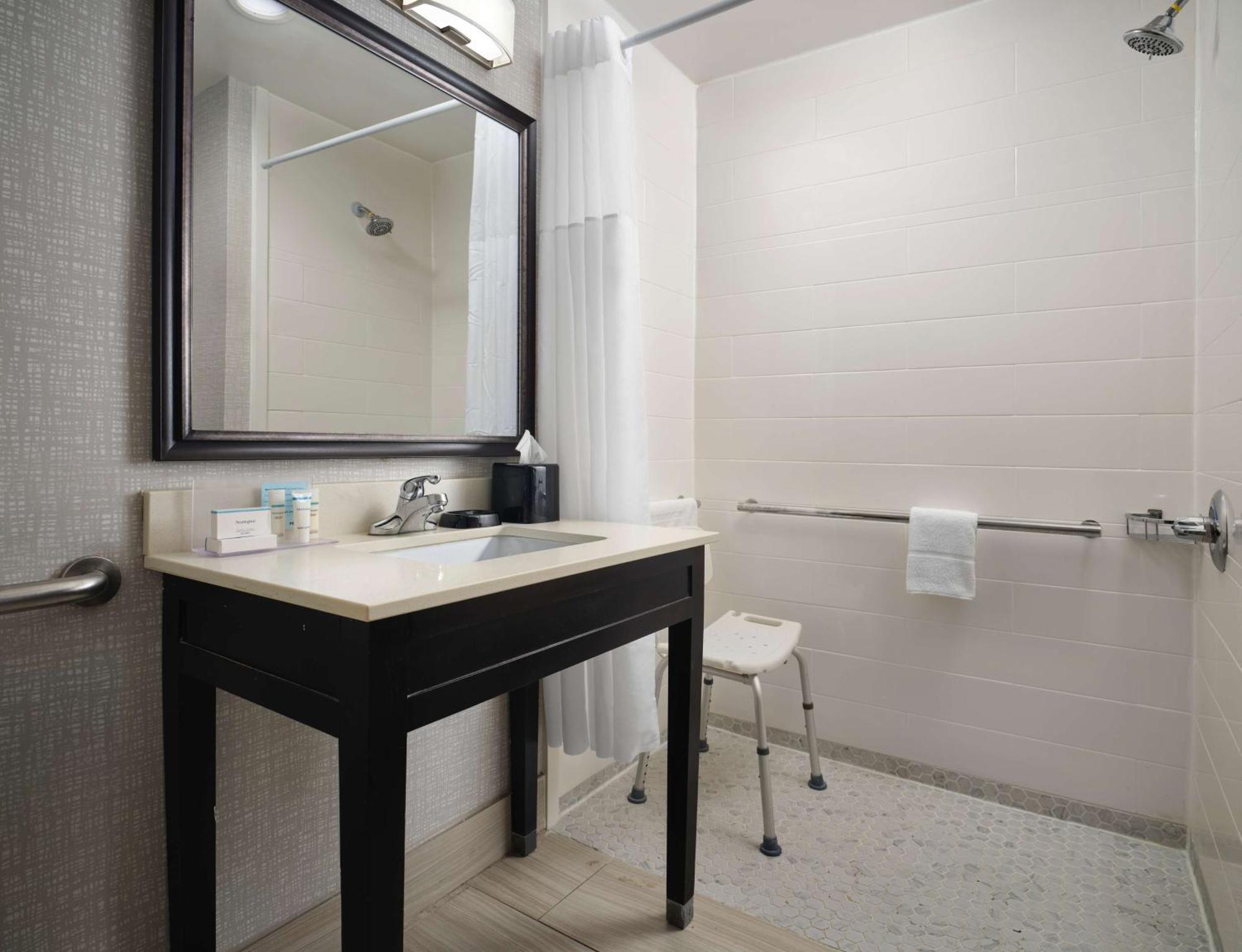 Hampton Inn Клинтон Экстерьер фото